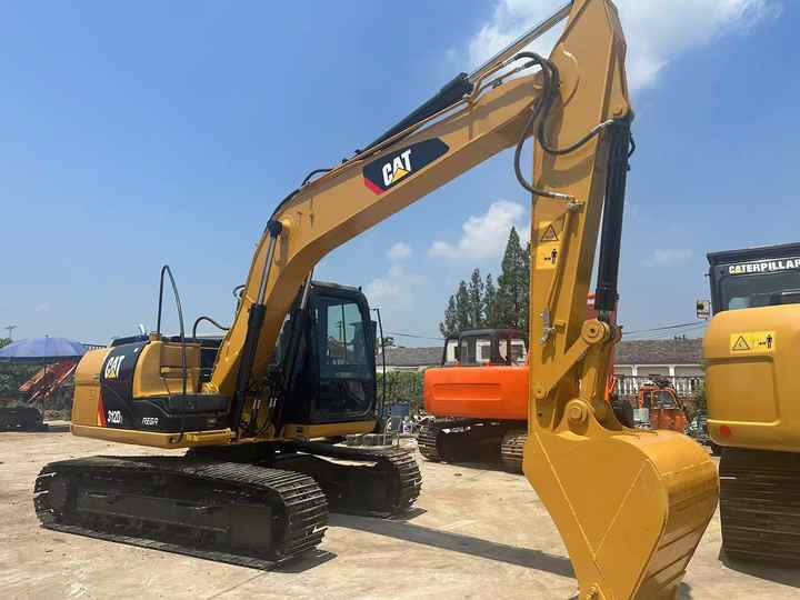 Second-hand Cat 312D2 used cat 312d crawler excavator is for sale with good quality and low price - حفار زحاف: صورة 4 Second-hand Cat 312D2 used cat 312d crawler excavator is for sale with good quality and low price - حفار زحاف: صورة 4