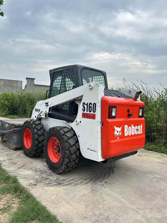 شيول صغير USED BOBCAT S160 Skid-steer Loader Bobcat S160 Carry Sweeper with Very Good Performance Is for Sale at a Low Price.: صورة 6
