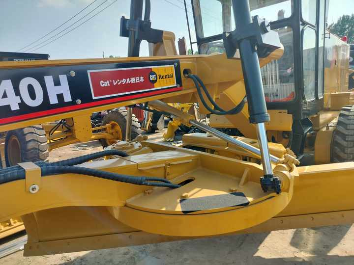 Used CAT 140H Motor Grader From Japan with Excellent Performance Caterpillar 140h in Good Condition for Sale - ممهدة: صورة 2 Used CAT 140H Motor Grader From Japan with Excellent Performance Caterpillar 140h in Good Condition for Sale - ممهدة: صورة 2