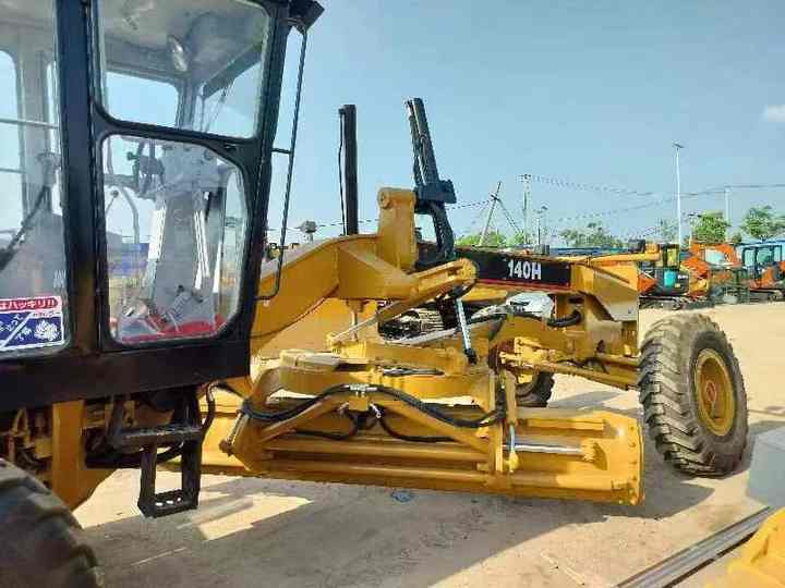 Used CAT 140H Motor Grader From Japan with Excellent Performance Caterpillar 140h in Good Condition for Sale - ممهدة: صورة 3 Used CAT 140H Motor Grader From Japan with Excellent Performance Caterpillar 140h in Good Condition for Sale - ممهدة: صورة 3