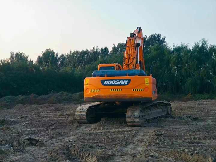 Used Doosan Dx300 2014 Model Excavator Second Hand Machine Popular Brand Korean Doosan Hydraulic Machinery - حفار زحاف: صورة 3 Used Doosan Dx300 2014 Model Excavator Second Hand Machine Popular Brand Korean Doosan Hydraulic Machinery - حفار زحاف: صورة 3