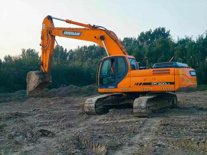Used Doosan Dx300 2014 Model Excavator Second Hand Machine Popular Brand Korean Doosan Hydraulic Machinery - حفار زحاف: صورة 2 Used Doosan Dx300 2014 Model Excavator Second Hand Machine Popular Brand Korean Doosan Hydraulic Machinery - حفار زحاف: صورة 2