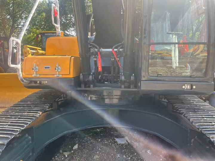 Used HYUNDAI 305LC-9T Crawler Excavator with Good Performance Hyundai30 Tons Earthmoving Machinery with Low Price On-sale - حفار زحاف: صورة 5 Used HYUNDAI 305LC-9T Crawler Excavator with Good Performance Hyundai30 Tons Earthmoving Machinery with Low Price On-sale - حفار زحاف: صورة 5