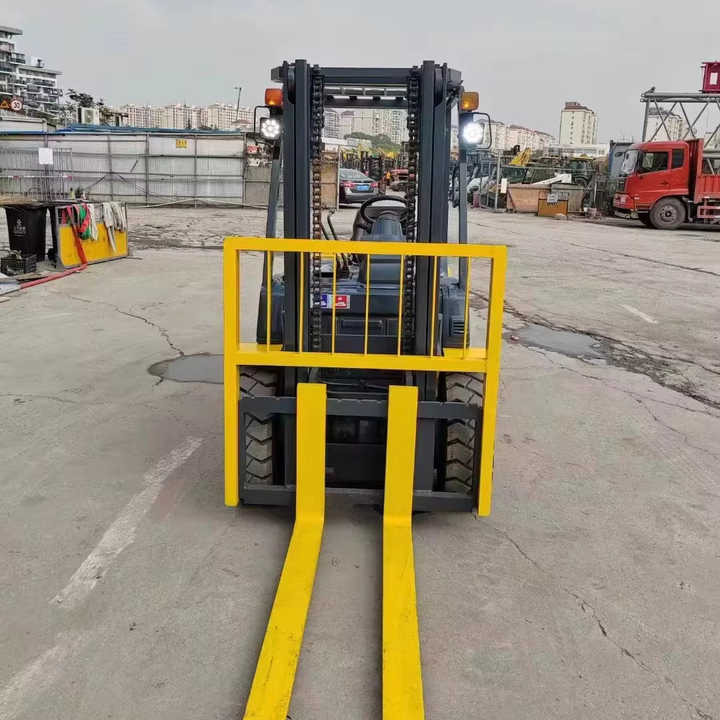 Used Heavy Construction Equipment komatsu 3 Tons Forklift Used Machine - رافعة شوكية ديزل: صورة 1 Used Heavy Construction Equipment komatsu 3 Tons Forklift Used Machine - رافعة شوكية ديزل: صورة 1