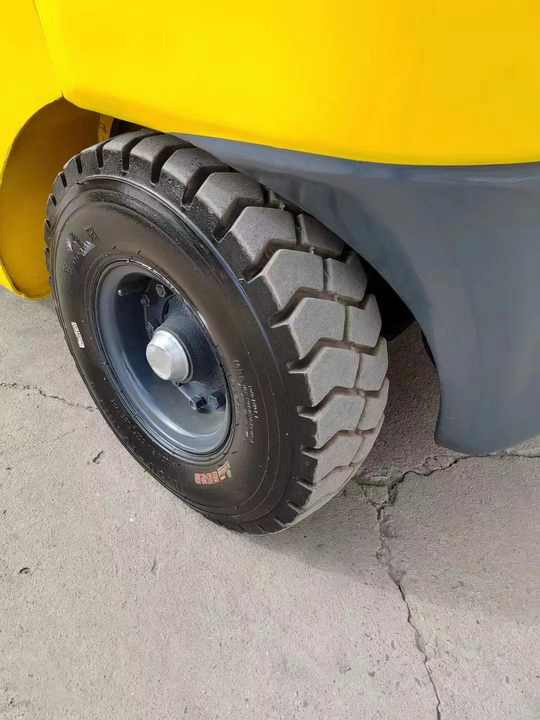 Used Heavy Construction Equipment komatsu 3 Tons Forklift Used Machine - رافعة شوكية ديزل: صورة 5 Used Heavy Construction Equipment komatsu 3 Tons Forklift Used Machine - رافعة شوكية ديزل: صورة 5