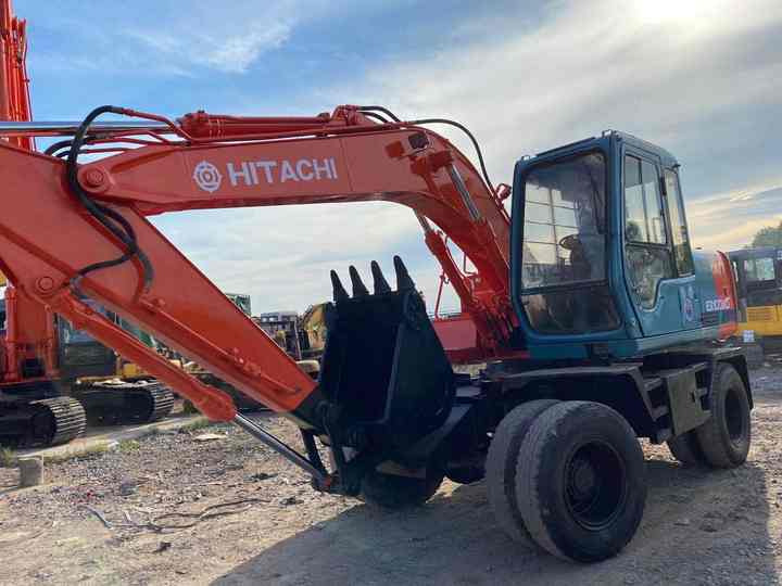 Used Hitachi Ex100WD Wheel Excavator for Sale Japan Made Hitachi Ex100wd Wheeled Excavator for Sale - حفارة دولاب: صورة 5 Used Hitachi Ex100WD Wheel Excavator for Sale Japan Made Hitachi Ex100wd Wheeled Excavator for Sale - حفارة دولاب: صورة 5