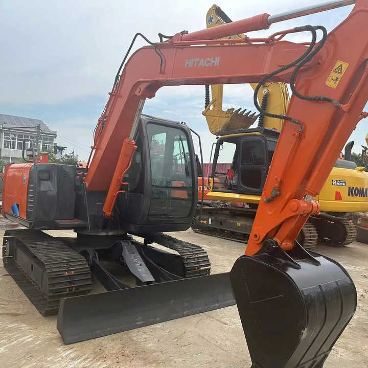 Used Hitachi Excavator ZX70 7ton Japan Import Second Hand Small Crawler ZX70 Excavator for Sale - حفار زحاف: صورة 3 Used Hitachi Excavator ZX70 7ton Japan Import Second Hand Small Crawler ZX70 Excavator for Sale - حفار زحاف: صورة 3