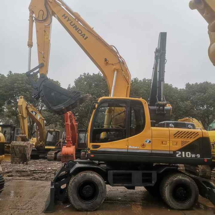 حفار زحاف Used Hyundai Korea Hydraulic Excavator Hyundai 210-9 Excavator Excellent Condition 21 Ton Used Excavator For Sale [ Copy ]: صورة 6