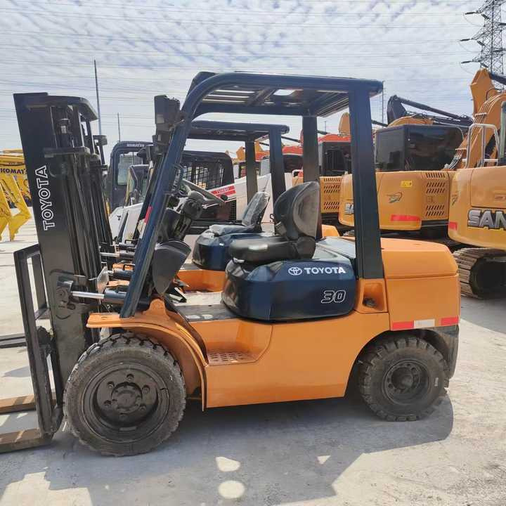 Used Japan Brand toyota 3 Tons Forklift on Hot Sale toyota Forklift 10 Ton 3ton 5 Ton Forklift - رافعة شوكية: صورة 1 Used Japan Brand toyota 3 Tons Forklift on Hot Sale toyota Forklift 10 Ton 3ton 5 Ton Forklift - رافعة شوكية: صورة 1