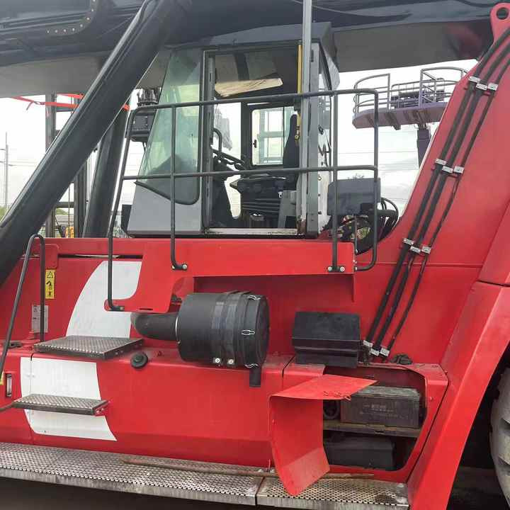 Used KALMAR DRF450-60S5 Port Reach Stacker Container Dedicated 45t - المعبِّئ المناول: صورة 5 Used KALMAR DRF450-60S5 Port Reach Stacker Container Dedicated 45t - المعبِّئ المناول: صورة 5
