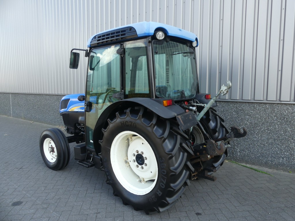 NEW HOLLAND T4040F - جرار صغير: صورة 3 NEW HOLLAND T4040F - جرار صغير: صورة 3