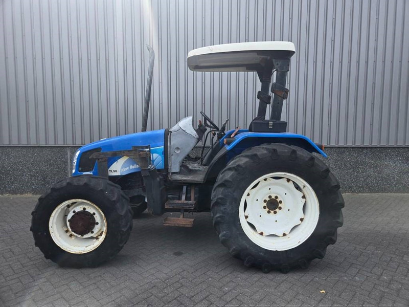 New Holland TL 90 A - جرار: صورة 2 New Holland TL 90 A - جرار: صورة 2