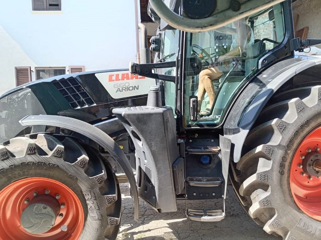 Claas Arion 660 CMATIC - جرار: صورة 4 Claas Arion 660 CMATIC - جرار: صورة 4