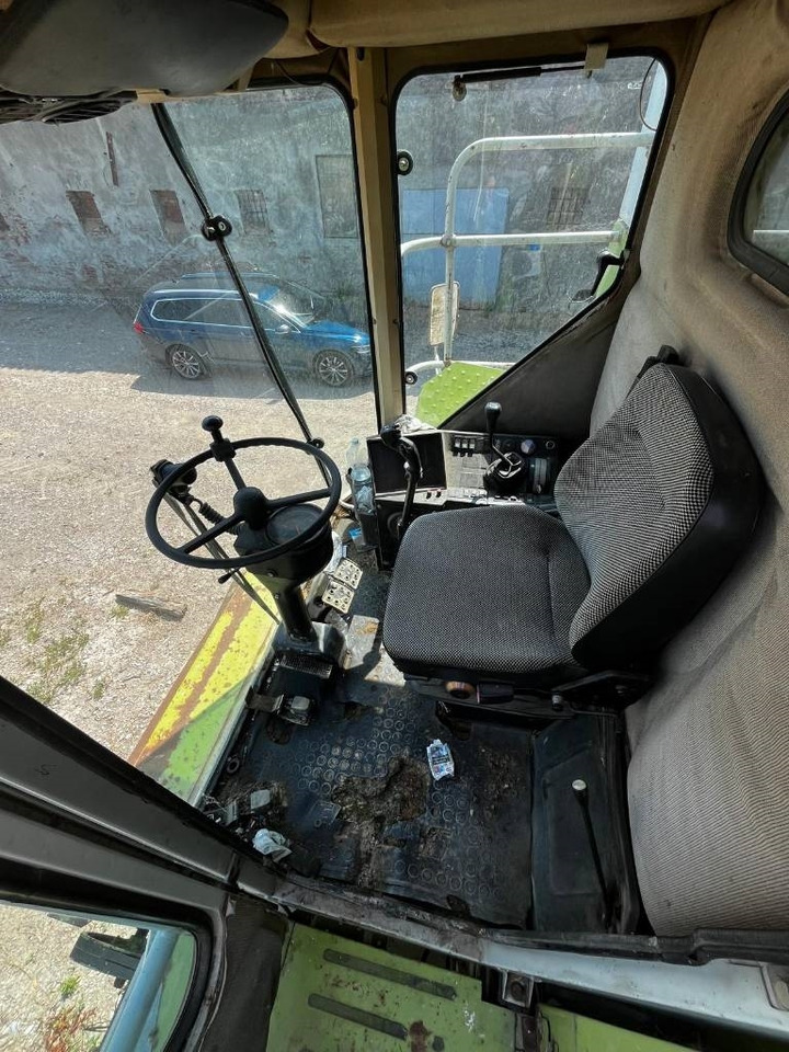 Claas COMMANDOR 116 CS RISO - حصادة موحَّدة: صورة 3 Claas COMMANDOR 116 CS RISO - حصادة موحَّدة: صورة 3