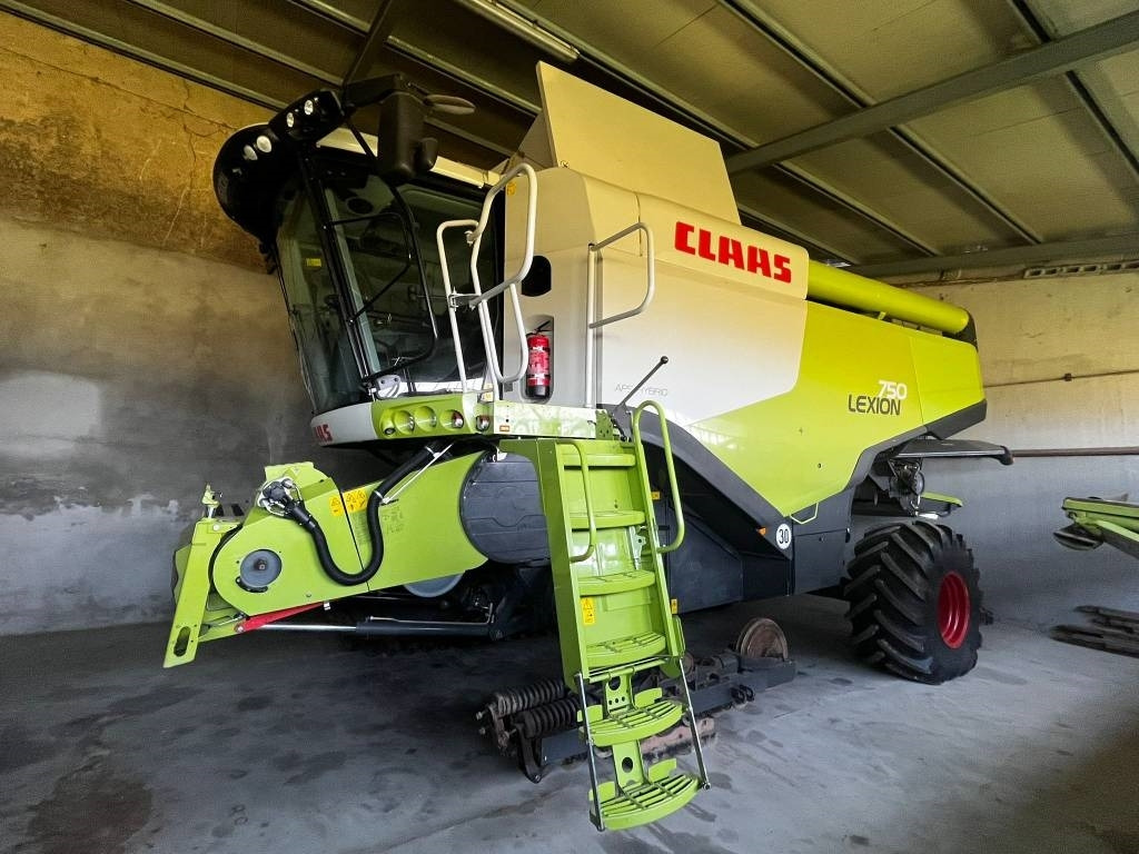Claas LEXION 750 ACR - حصادة موحَّدة: صورة 1 Claas LEXION 750 ACR - حصادة موحَّدة: صورة 1