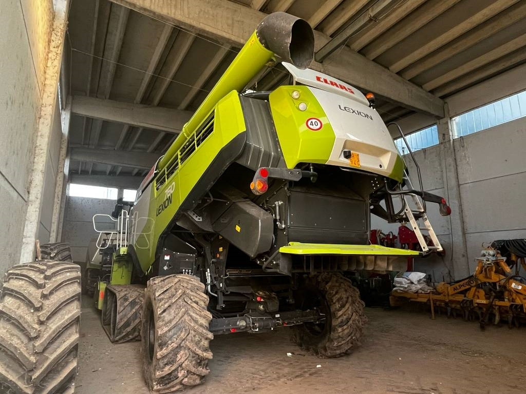 Claas LEXION 760 TT RISO - حصادة موحَّدة: صورة 2 Claas LEXION 760 TT RISO - حصادة موحَّدة: صورة 2