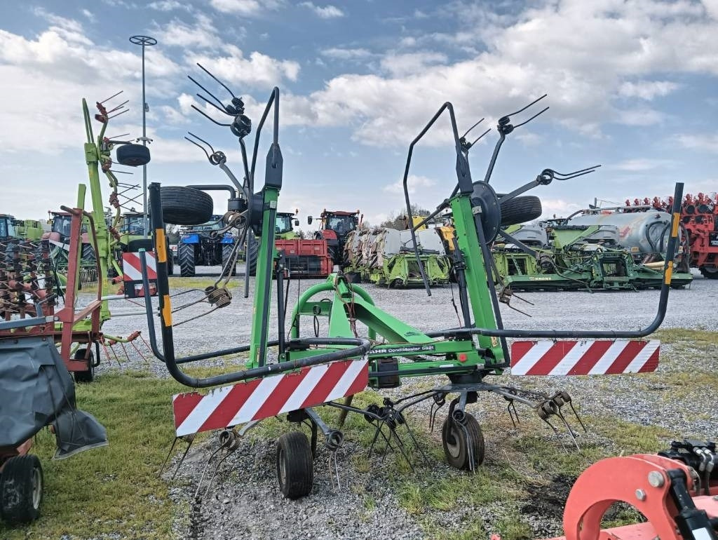 Deutz-fahr 5521 - آلة تغليف بالة التبن: صورة 2 Deutz-fahr 5521 - آلة تغليف بالة التبن: صورة 2