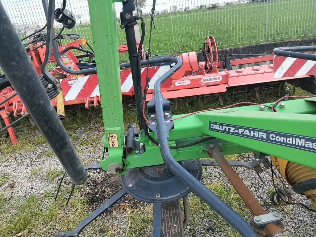 Deutz-fahr 5521 - آلة تغليف بالة التبن: صورة 5 Deutz-fahr 5521 - آلة تغليف بالة التبن: صورة 5