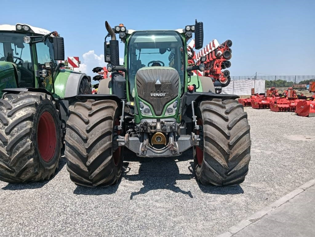 Fendt 718 Vario - جرار: صورة 2 Fendt 718 Vario - جرار: صورة 2