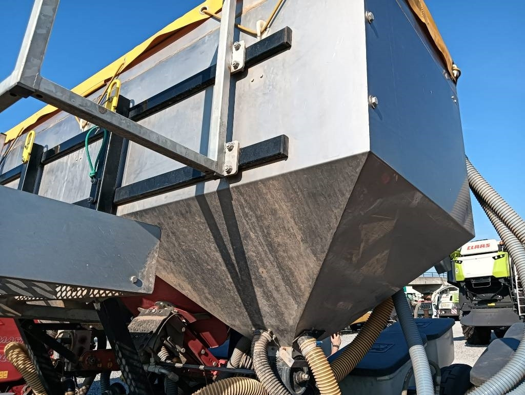 Kinze 3000 - آلة نثر البذور الدقيقة: صورة 3 Kinze 3000 - آلة نثر البذور الدقيقة: صورة 3