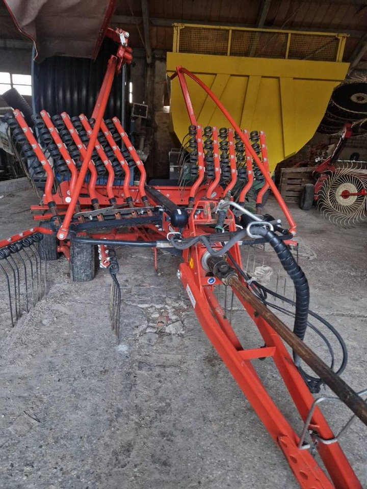 Kuhn 5031T - آلة تيبيس العشب/ آلة جمع العشب: صورة 1 Kuhn 5031T - آلة تيبيس العشب/ آلة جمع العشب: صورة 1