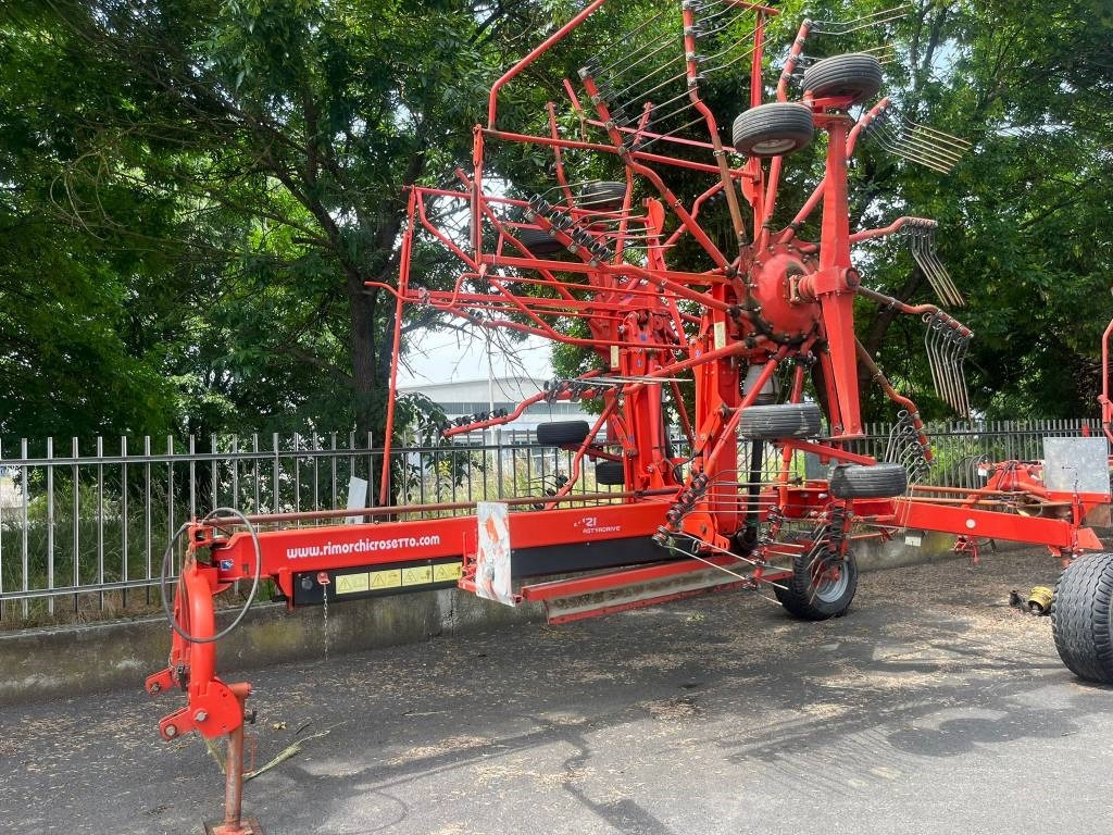 Kuhn GA 8121 - آلة تيبيس العشب/ آلة جمع العشب: صورة 3 Kuhn GA 8121 - آلة تيبيس العشب/ آلة جمع العشب: صورة 3
