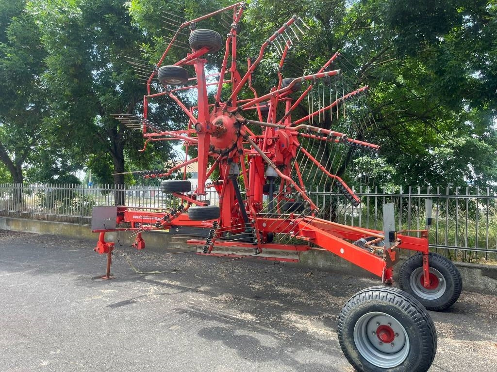 Kuhn GA 8121 - آلة تيبيس العشب/ آلة جمع العشب: صورة 4 Kuhn GA 8121 - آلة تيبيس العشب/ آلة جمع العشب: صورة 4