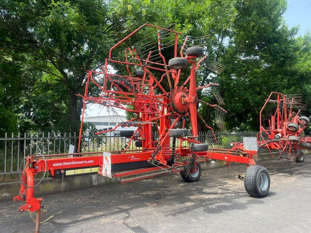 Kuhn GA 8121 - آلة تيبيس العشب/ آلة جمع العشب: صورة 1 Kuhn GA 8121 - آلة تيبيس العشب/ آلة جمع العشب: صورة 1