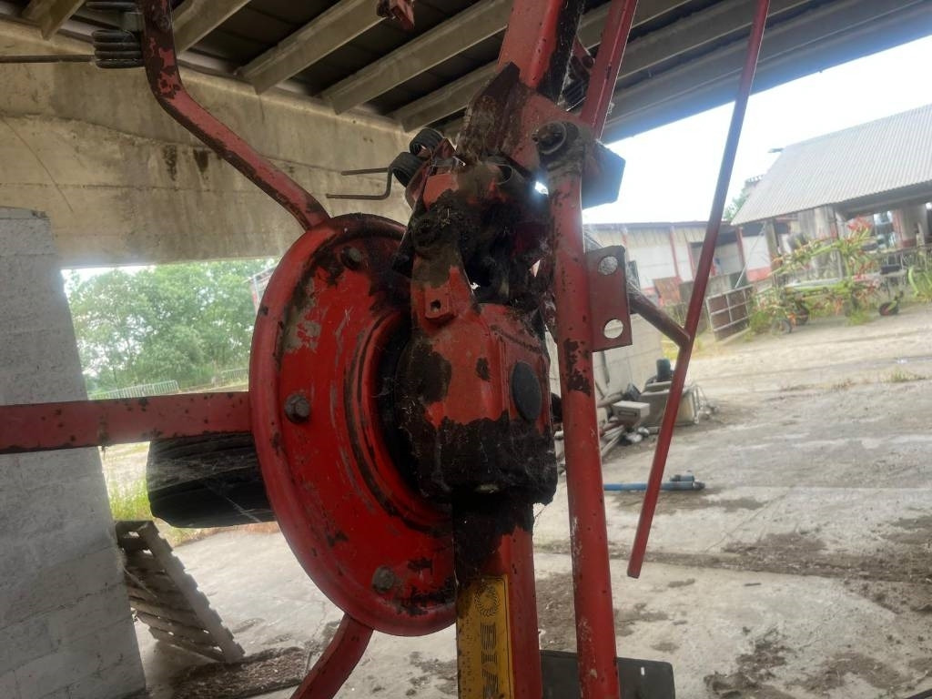 Lely TH 680  - آلة تيبيس العشب/ آلة جمع العشب: صورة 4 Lely TH 680  - آلة تيبيس العشب/ آلة جمع العشب: صورة 4