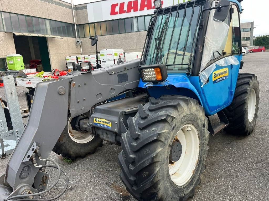 New Holland LM 430 - رافعة تلسكوبية: صورة 4 New Holland LM 430 - رافعة تلسكوبية: صورة 4