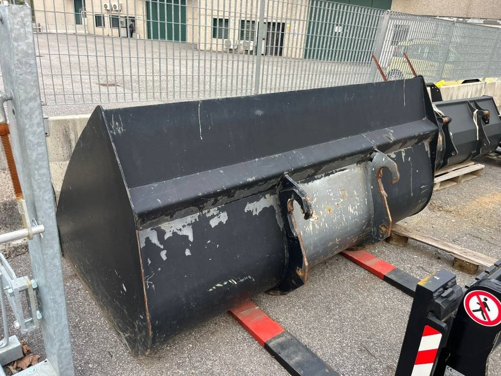 New Holland LM 430 - رافعة تلسكوبية: صورة 5 New Holland LM 430 - رافعة تلسكوبية: صورة 5