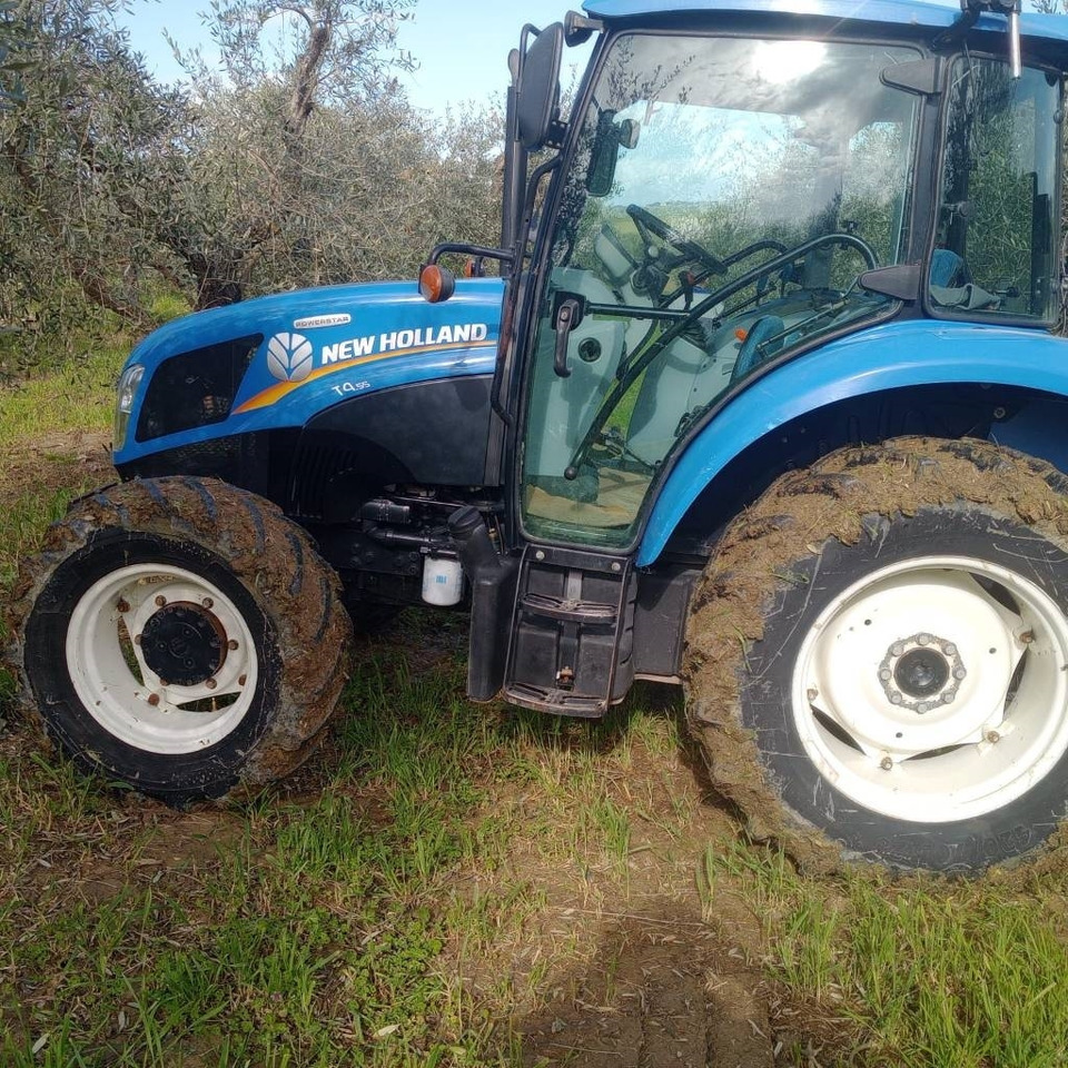 New Holland T 4.55 - جرار: صورة 2 New Holland T 4.55 - جرار: صورة 2
