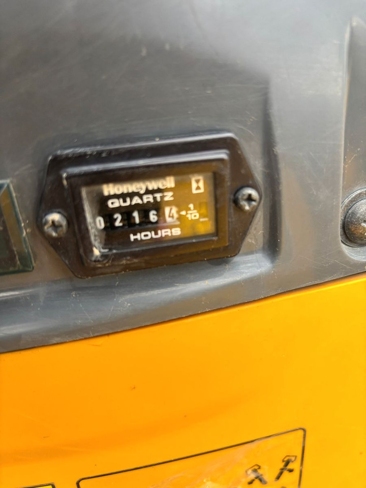 Komatsu PC09-1 - حفارة مُصَّغرة: صورة 3 Komatsu PC09-1 - حفارة مُصَّغرة: صورة 3