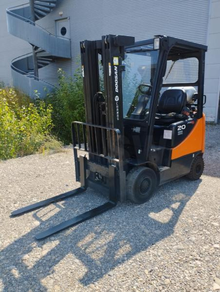 Doosan Chariot élévateur fenwick 2t gaz DOOSAN fenwick - رافعة شوكية تعمل بالغاز: صورة 2 Doosan Chariot élévateur fenwick 2t gaz DOOSAN fenwick - رافعة شوكية تعمل بالغاز: صورة 2
