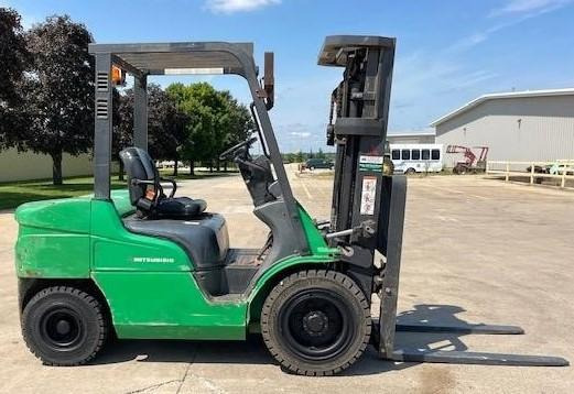 Mitsubishi Chariot élévateur diesel FD30N fenwick - رافعة شوكية ديزل: صورة 2 Mitsubishi Chariot élévateur diesel FD30N fenwick - رافعة شوكية ديزل: صورة 2