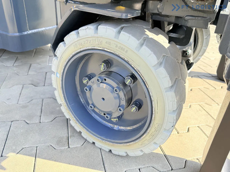 Aisle Master Combilift AISLE MASTER 20SHE / ARTICULATED FORKLIFT / TRIPLEX 8500MM / ELECTRIC / FREE LIFT / SIDE SHIFT / NEW TYRES / ONLY 1176 - رافعة شوكية كهربائية: صورة 5 Aisle Master Combilift AISLE MASTER 20SHE / ARTICULATED FORKLIFT / TRIPLEX 8500MM / ELECTRIC / FREE LIFT / SIDE SHIFT / NEW TYRES / ONLY 1176 - رافعة شوكية كهربائية: صورة 5