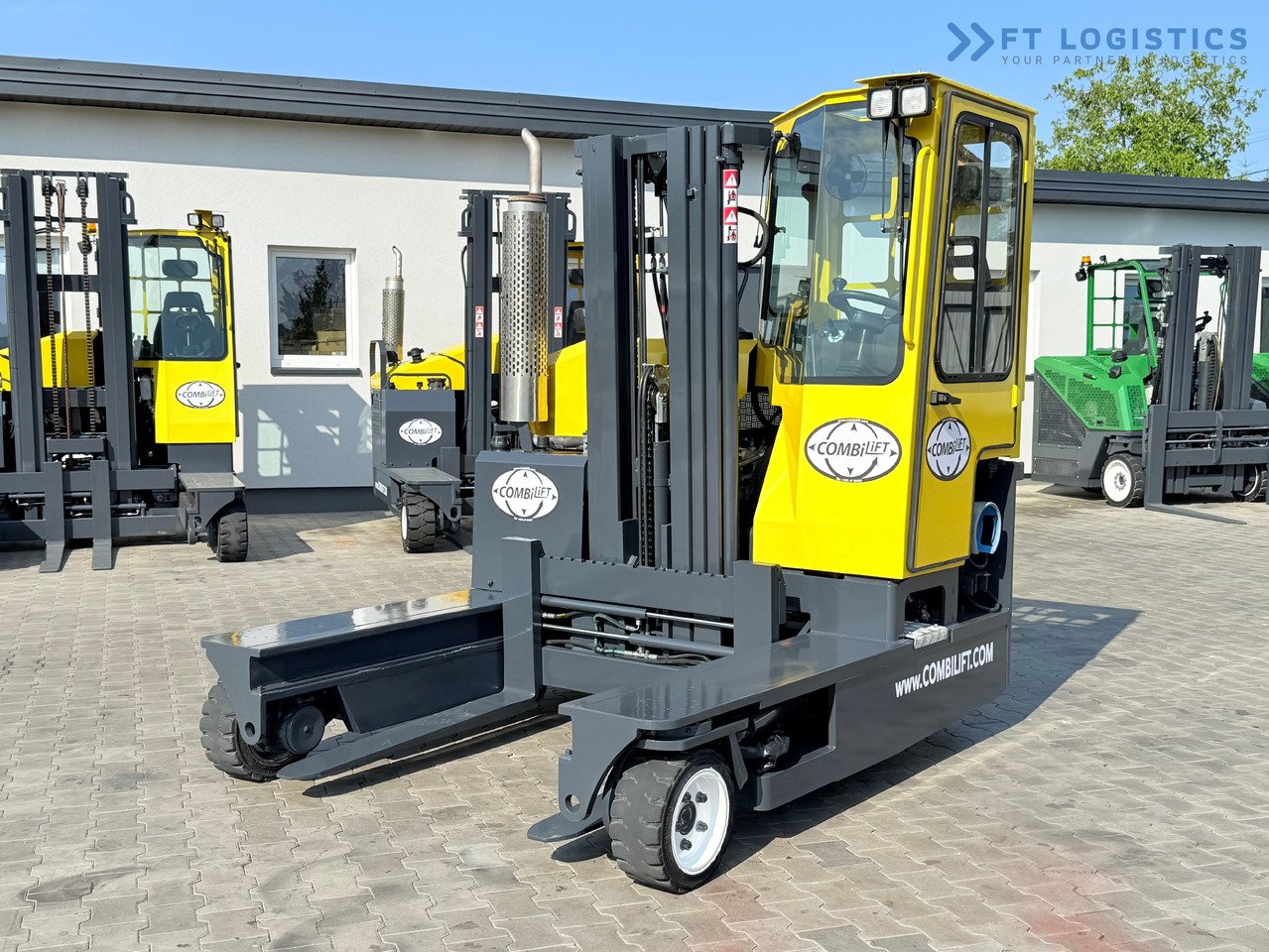 COMBILIFT C3000 / GAS / TRIPLEX - 4900MM / ONLY 1537 HOURS / FORK POSITIONER / CABIN / LIKE NEW - شاحنة مناولة بأربعة اتجاهات: صورة 1 COMBILIFT C3000 / GAS / TRIPLEX - 4900MM / ONLY 1537 HOURS / FORK POSITIONER / CABIN / LIKE NEW - شاحنة مناولة بأربعة اتجاهات: صورة 1