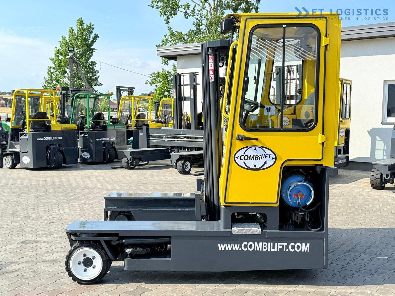 COMBILIFT C3000 / GAS / TRIPLEX - 4900MM / ONLY 1537 HOURS / FORK POSITIONER / CABIN / LIKE NEW - شاحنة مناولة بأربعة اتجاهات: صورة 3 COMBILIFT C3000 / GAS / TRIPLEX - 4900MM / ONLY 1537 HOURS / FORK POSITIONER / CABIN / LIKE NEW - شاحنة مناولة بأربعة اتجاهات: صورة 3