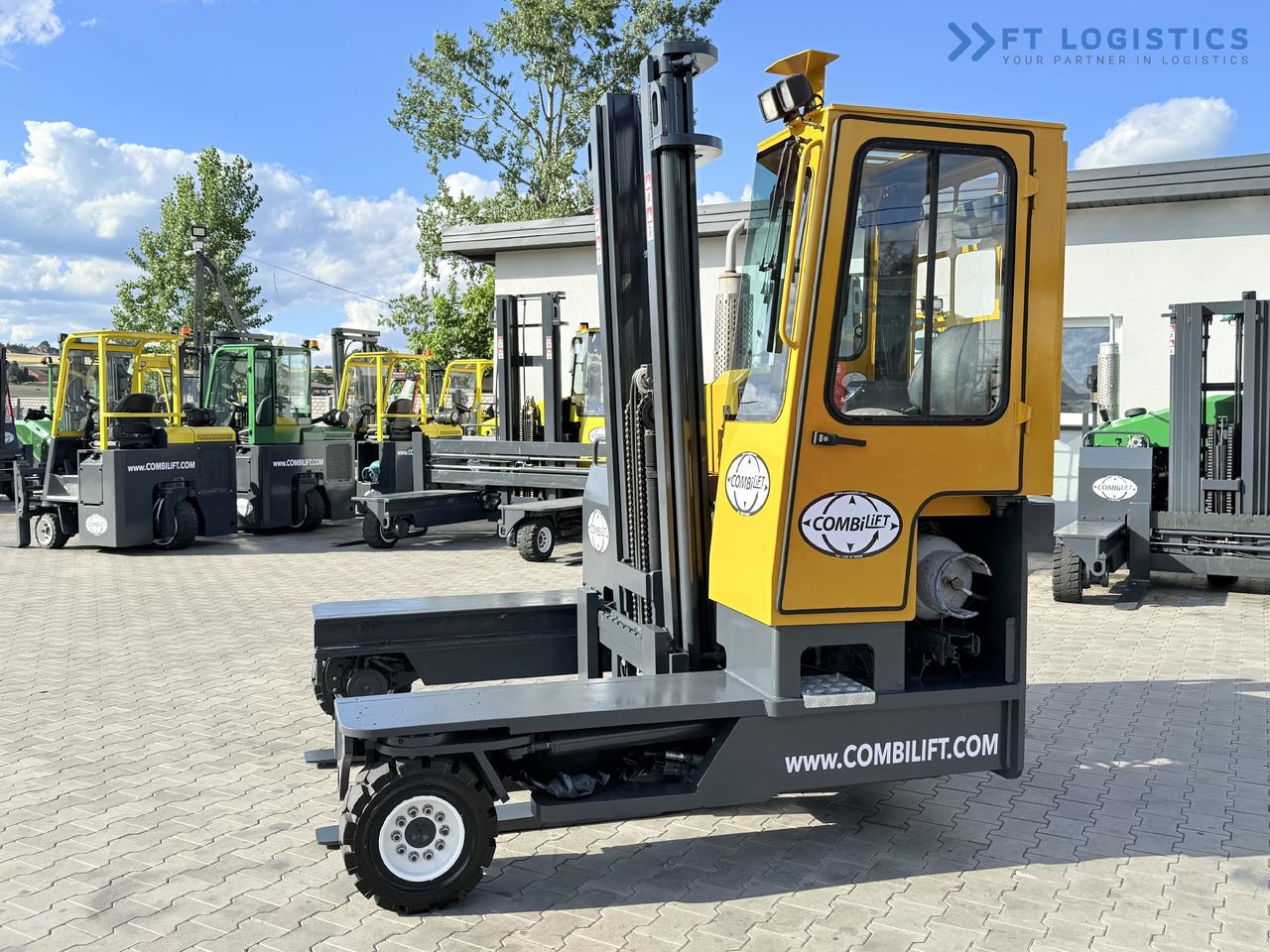 COMBILIFT C4000 / GAS / DUPLEX - 4100MM / SIDE SHIFT / FREE LIFT / FULL HEATED CABIN / ONLY 4223 HOURS / CONDITION – LIKE NEW! - شاحنة مناولة بأربعة اتجاهات: صورة 3 COMBILIFT C4000 / GAS / DUPLEX - 4100MM / SIDE SHIFT / FREE LIFT / FULL HEATED CABIN / ONLY 4223 HOURS / CONDITION – LIKE NEW! - شاحنة مناولة بأربعة اتجاهات: صورة 3