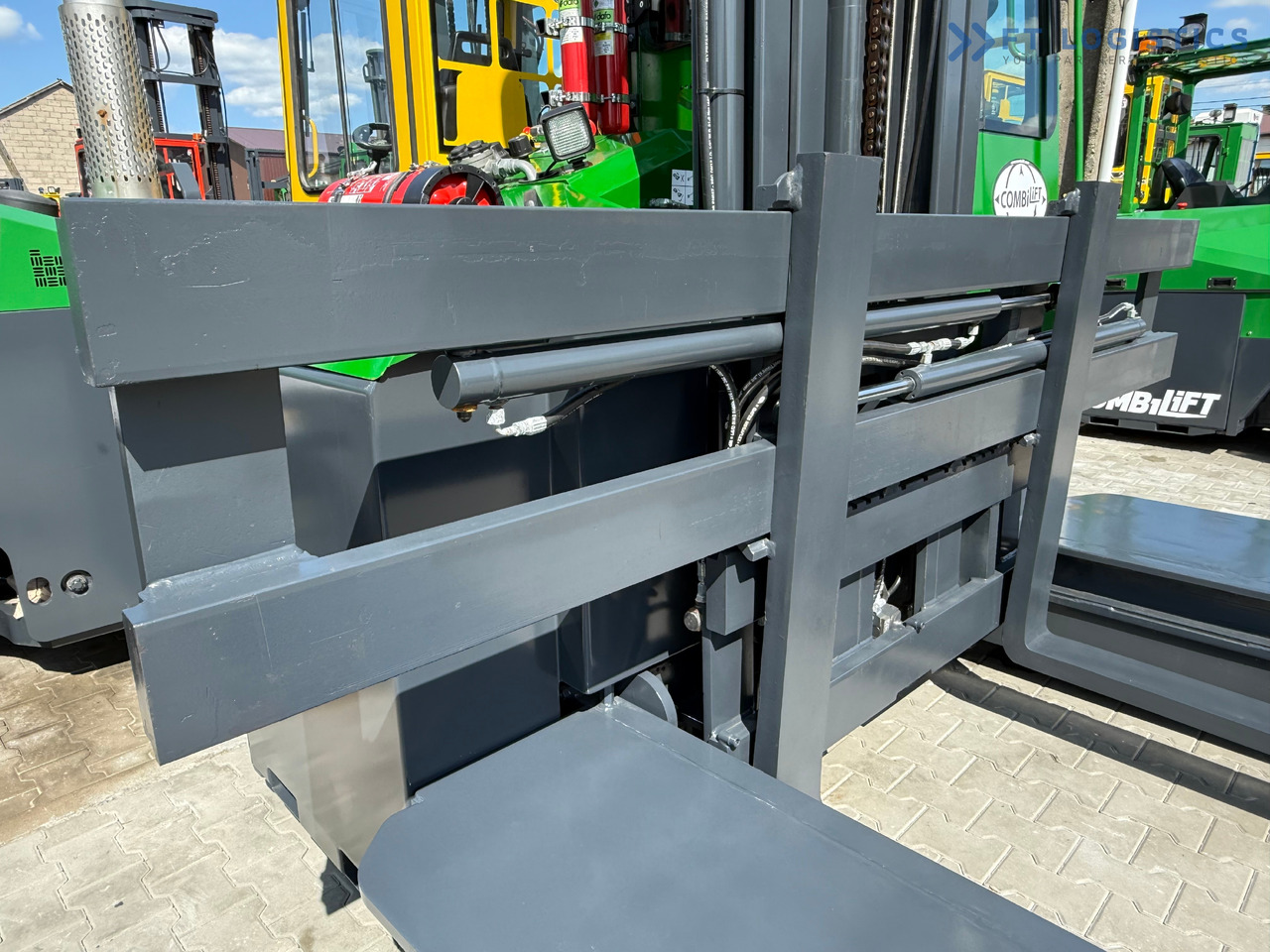 COMBILIFT C5000E / ELECTRIC / TRIPLEX 8300MM / FULL FREE LIFT / WIDE POSITIONER / FORK SIDESHIFT / BATTERY LIKE NEW - شاحنة مناولة بأربعة اتجاهات: صورة 5 COMBILIFT C5000E / ELECTRIC / TRIPLEX 8300MM / FULL FREE LIFT / WIDE POSITIONER / FORK SIDESHIFT / BATTERY LIKE NEW - شاحنة مناولة بأربعة اتجاهات: صورة 5