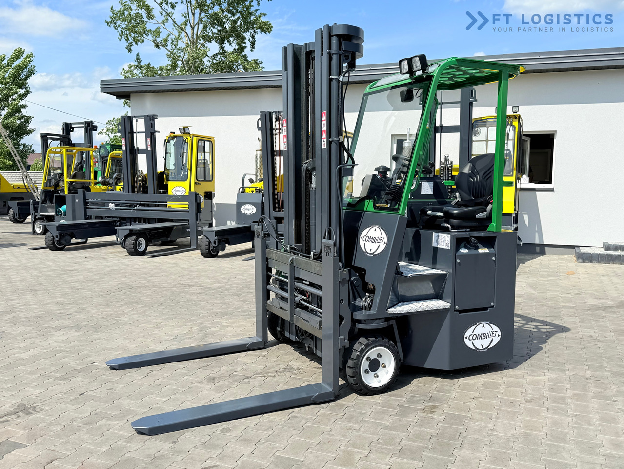 COMBILIFT CB2500 / DIESEL / EXTENDABLE FORKS / TRIPLEX / 5500MM / FREE LIFT / SIDE SHIFT / FORK POSITIONER / LIKE NEW - شاحنة مناولة بأربعة اتجاهات: صورة 3 COMBILIFT CB2500 / DIESEL / EXTENDABLE FORKS / TRIPLEX / 5500MM / FREE LIFT / SIDE SHIFT / FORK POSITIONER / LIKE NEW - شاحنة مناولة بأربعة اتجاهات: صورة 3