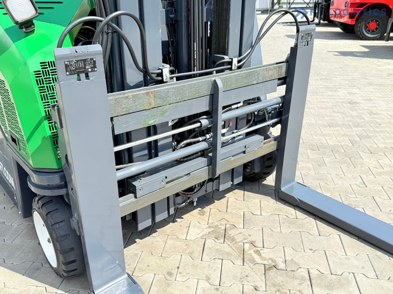 COMBILIFT CB2500 / DIESEL / EXTENDABLE FORKS / TRIPLEX / 5500MM / FREE LIFT / SIDE SHIFT / FORK POSITIONER / LIKE NEW - شاحنة مناولة بأربعة اتجاهات: صورة 5 COMBILIFT CB2500 / DIESEL / EXTENDABLE FORKS / TRIPLEX / 5500MM / FREE LIFT / SIDE SHIFT / FORK POSITIONER / LIKE NEW - شاحنة مناولة بأربعة اتجاهات: صورة 5