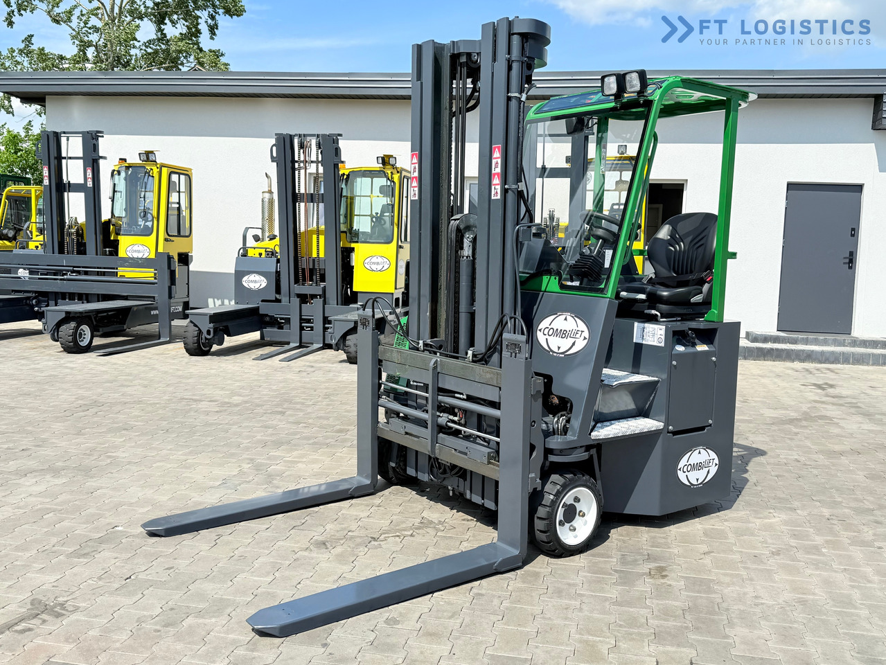 COMBILIFT CB2500 / DIESEL / EXTENDABLE FORKS / TRIPLEX / 5500MM / FREE LIFT / SIDE SHIFT / FORK POSITIONER / LIKE NEW - شاحنة مناولة بأربعة اتجاهات: صورة 1 COMBILIFT CB2500 / DIESEL / EXTENDABLE FORKS / TRIPLEX / 5500MM / FREE LIFT / SIDE SHIFT / FORK POSITIONER / LIKE NEW - شاحنة مناولة بأربعة اتجاهات: صورة 1