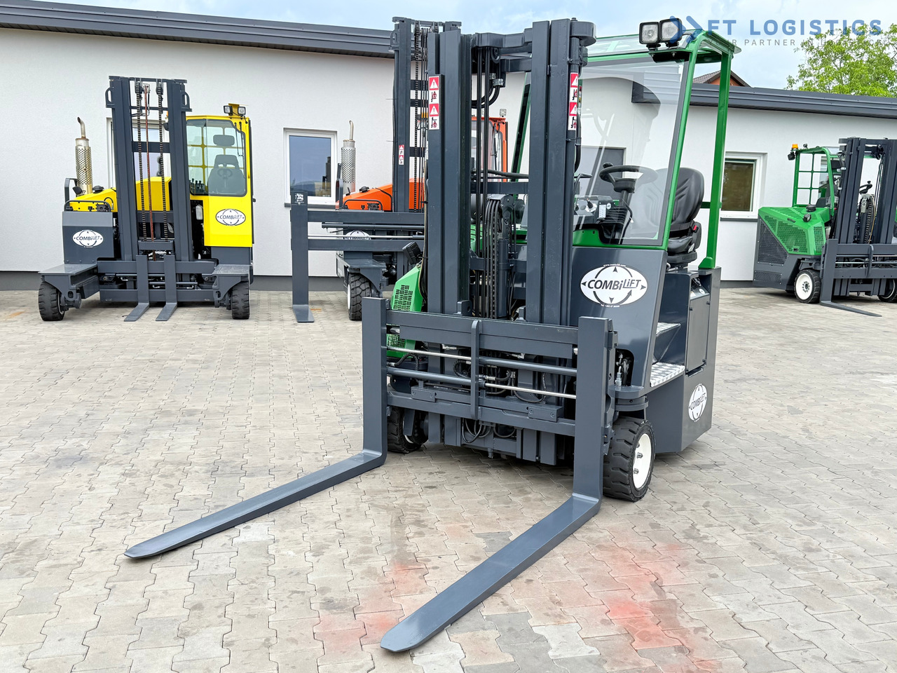 COMBILIFT CB3000 / DIESEL / TRIPLEX 4900MM / FREE LIFT / SIDESHIFT / FORK POSITIONER / 1500MM FORKS / LIKE NEW - شاحنة مناولة بأربعة اتجاهات: صورة 4 COMBILIFT CB3000 / DIESEL / TRIPLEX 4900MM / FREE LIFT / SIDESHIFT / FORK POSITIONER / 1500MM FORKS / LIKE NEW - شاحنة مناولة بأربعة اتجاهات: صورة 4
