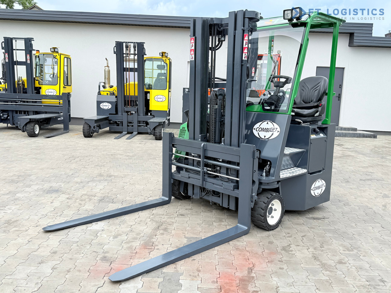 COMBILIFT CB3000 / DIESEL / TRIPLEX 4900MM / FREE LIFT / SIDESHIFT / FORK POSITIONER / 1500MM FORKS / LIKE NEW - شاحنة مناولة بأربعة اتجاهات: صورة 3 COMBILIFT CB3000 / DIESEL / TRIPLEX 4900MM / FREE LIFT / SIDESHIFT / FORK POSITIONER / 1500MM FORKS / LIKE NEW - شاحنة مناولة بأربعة اتجاهات: صورة 3