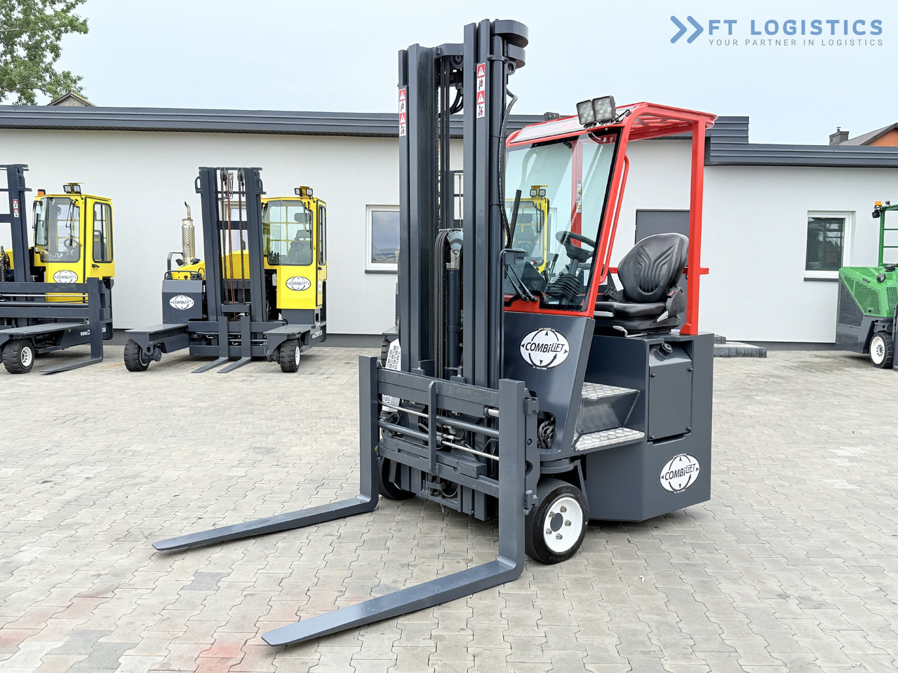COMBILIFT Combilift C3000CB – TRIPLEX 6000mm – Year 2016 / Only 2,161 hours / Free Lift / Fork Positioner / Diesel - شاحنة مناولة بأربعة اتجاهات: صورة 1 COMBILIFT Combilift C3000CB – TRIPLEX 6000mm – Year 2016 / Only 2,161 hours / Free Lift / Fork Positioner / Diesel - شاحنة مناولة بأربعة اتجاهات: صورة 1