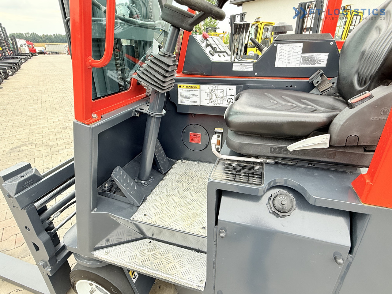 COMBILIFT Combilift C3000CB – TRIPLEX 6000mm – Year 2016 / Only 2,161 hours / Free Lift / Fork Positioner / Diesel - شاحنة مناولة بأربعة اتجاهات: صورة 5 COMBILIFT Combilift C3000CB – TRIPLEX 6000mm – Year 2016 / Only 2,161 hours / Free Lift / Fork Positioner / Diesel - شاحنة مناولة بأربعة اتجاهات: صورة 5