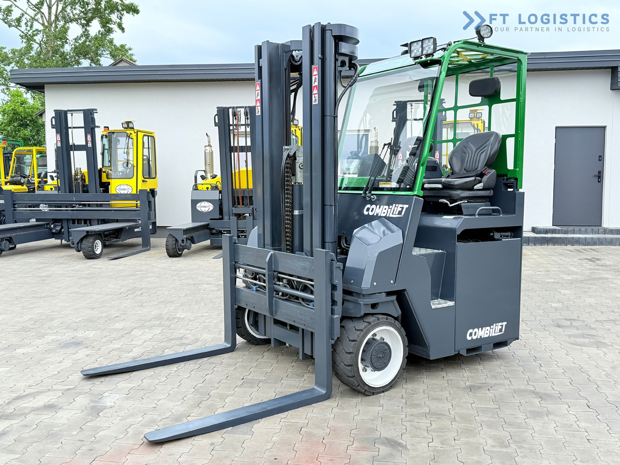 COMBILIFT Combilift CBE4000 / TRIPLEX 5200MM / ELECTRIC / FREE LIFT / FORK POSITIONER / SIDESHIFT / LIKE NEW - شاحنة مناولة بأربعة اتجاهات: صورة 1 COMBILIFT Combilift CBE4000 / TRIPLEX 5200MM / ELECTRIC / FREE LIFT / FORK POSITIONER / SIDESHIFT / LIKE NEW - شاحنة مناولة بأربعة اتجاهات: صورة 1