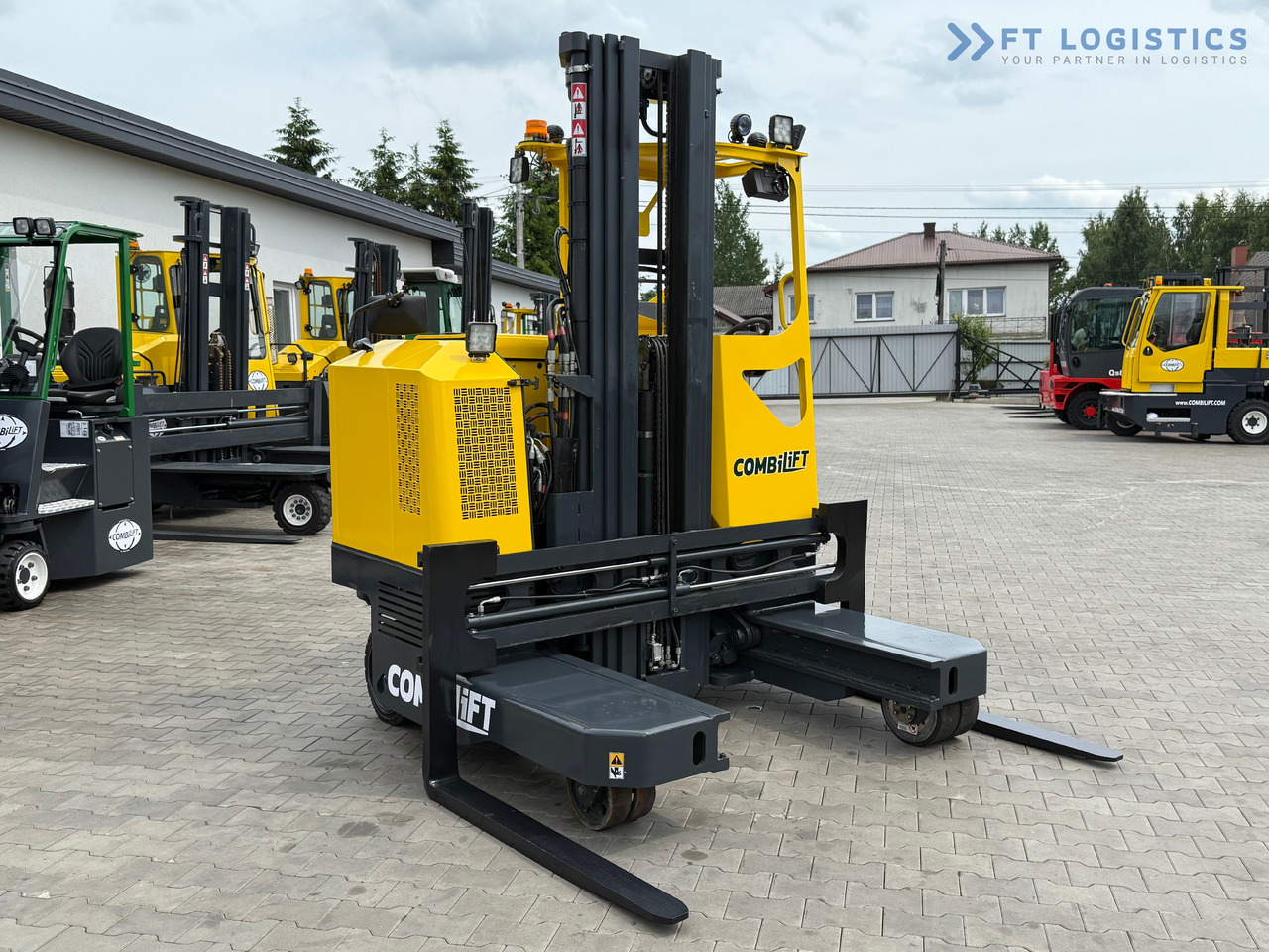COMBILIFT MR / ELECTRIC / TRIPLEX – 6000MM / FULL FREE LIFT / WIDE POSITIONER / FORK SIDESHIFT / ONLY 1400 HOURS / LIKE NEW - شاحنة مناولة بأربعة اتجاهات: صورة 4 COMBILIFT MR / ELECTRIC / TRIPLEX – 6000MM / FULL FREE LIFT / WIDE POSITIONER / FORK SIDESHIFT / ONLY 1400 HOURS / LIKE NEW - شاحنة مناولة بأربعة اتجاهات: صورة 4