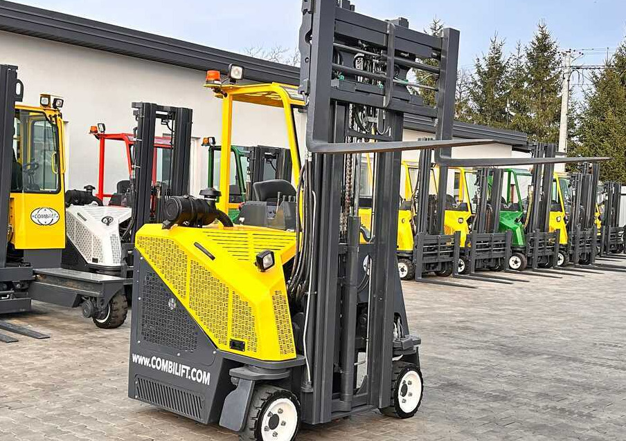 Combilift C2500CB / DUPLEX / 4100MM / DIESEL / FREE LIFT / FORK POSITIONER / SIDE SHIFT / LIKE NEW - شاحنة مناولة بأربعة اتجاهات: صورة 1 Combilift C2500CB / DUPLEX / 4100MM / DIESEL / FREE LIFT / FORK POSITIONER / SIDE SHIFT / LIKE NEW - شاحنة مناولة بأربعة اتجاهات: صورة 1